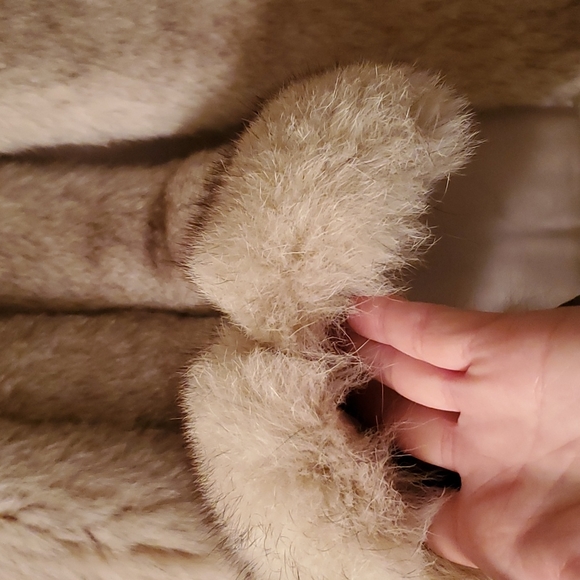 Fox Fur Saga Vest - Picture 7 of 16